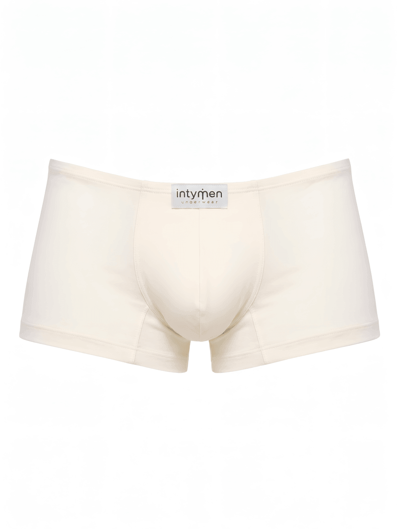 Bóxer corto masculino beige Intymen sobre fondo blanco.
