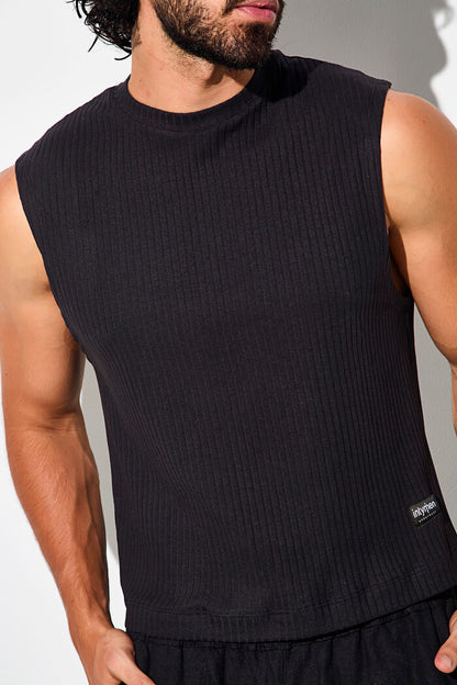 Camisilla tank top hombre linea negra - Camiseta sin mangas negra con textura acanalada y ajuste relajado.