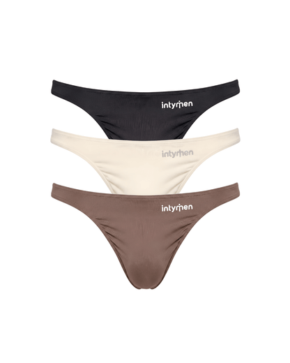 Tres tangas masculinas Intymen en colores negro, beige y marrón sobre fondo blanco.